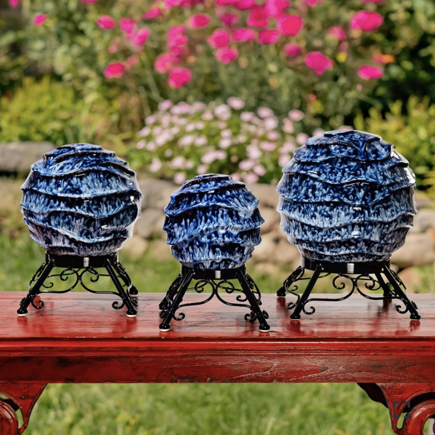 Blue Ceramic Wavy Globe Gazing Ball with Stand �Munich� � Large