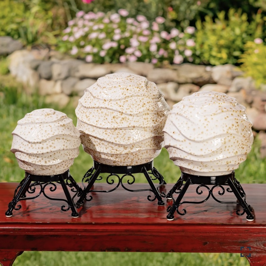 Ivory Ceramic Wavy Globe Gazing Ball with Stand �Aspen� � Medium