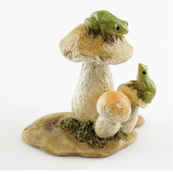 Mini Frogs on Mushrooms � Fairy Garden Figurine