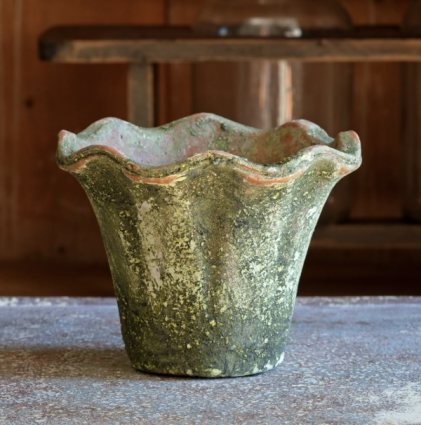 Aged Ruffled-Edge Pot 7"
