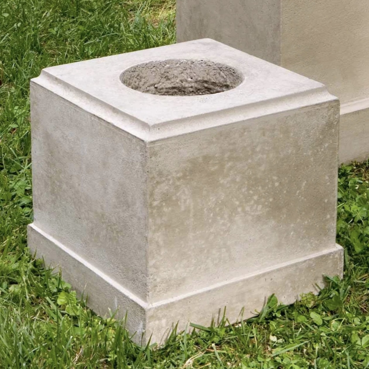 Classic Short Concrete Pedestal 12.5"