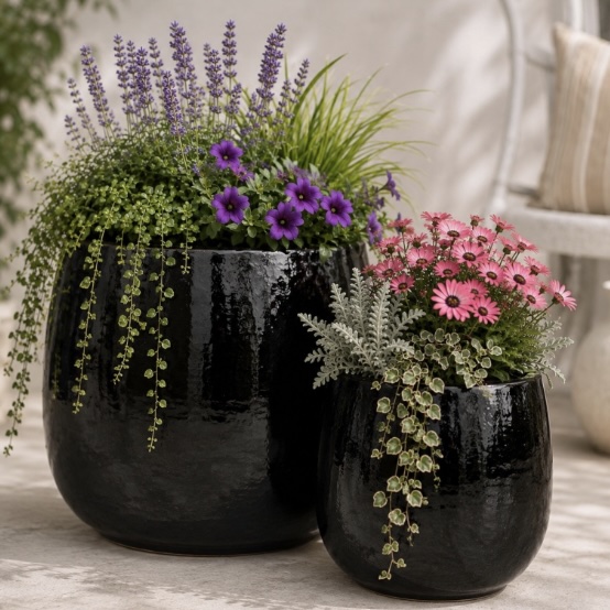 Black Samira Pot 19"