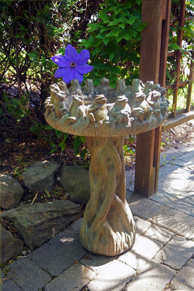 BIRDBATH, RING OF FROGS 80#