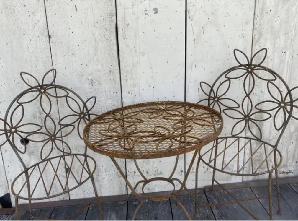 Child Size Grid Top Daisy Table with 2 Chairs in Green