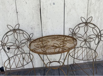 Child Size Grid Top Daisy Table with 2 Chairs in Green