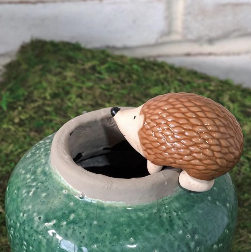 Hedgehog Glossy Brown Ceramic Indoor/Outdoor Planter Pot Hugger Hanger