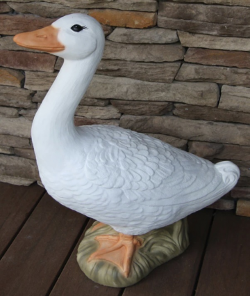 Goose Statue 25"H X 17"L 